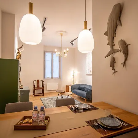 Apartment Oiqia • *